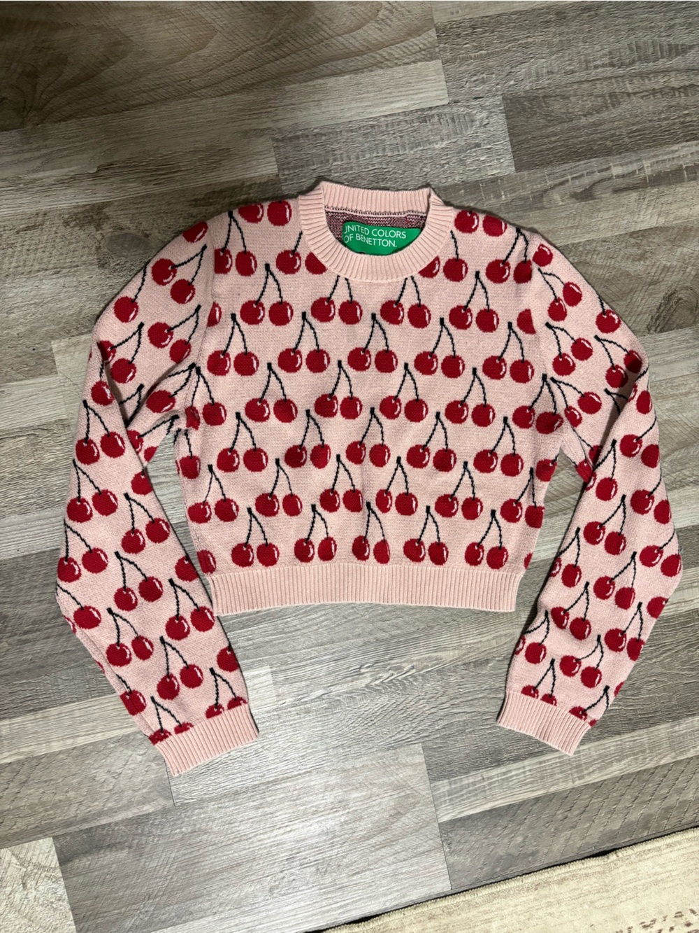United Colors of Benetton Cropped Pink Cherry-Print Crewneck Sweater Small - Picture 2 of 5